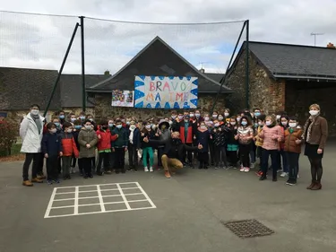 Maxime Sorel dans les écoles mayennaises : "c'était comme un ami"...
